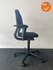 Ahrend 220 bureaustoel - 2D - Bestaande blauwe rugleuning met zwart gestoffeerde zitting - Zwart voetkruis - Medium rug