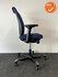 HAG bureaustoel Creed 6005 - Donkerblauwe stoffering - Frame Zwart - 3D Armleggers - Nieuwstaat