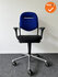 Ahrend 220 bureaustoel - 2D - bestaande donkerblauw gestoffeerde rug en zwarte zitting - chroom voetkruis