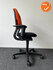Ahrend 220 bureaustoel - 2D - bestaande oranje gestoffeerde rug en zwarte zitting - Zwart voetkruis