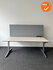 Ahrend Balance slingerverstelbaar bureau - met zilvergrijs onderstel - wit blad - 160x80 - Inclusief akoestisch scherm + Stekkerblok