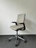 Ahrend 2020 Verta bureaustoel - refurbished - Beige stoffering - medium rug - chrome voetkruis