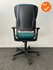 Ahrend 230 - Hoge rug - Donker groene stoffering - Zwart voetkruis